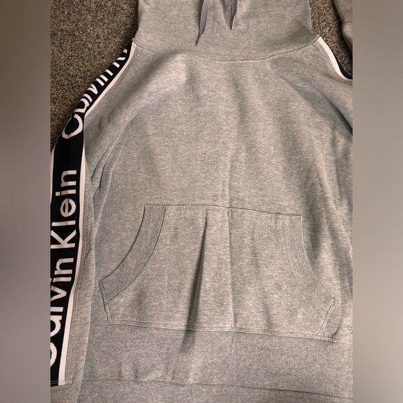 Sweatshirt - Picture 7 of 11